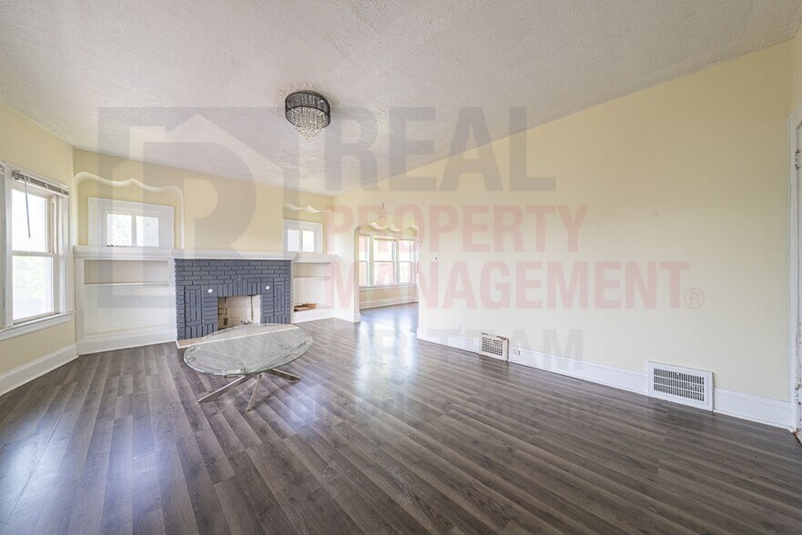 Building Photo - 3633 E 153rd St