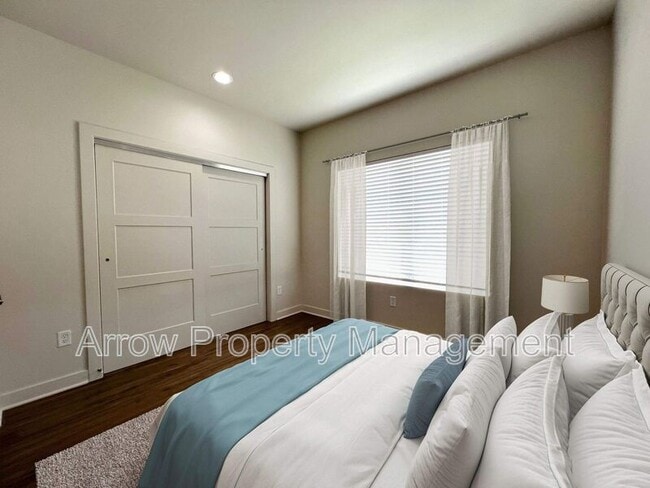 Building Photo - 1215 Claude Rd