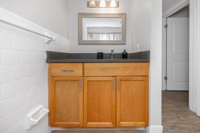 Building Photo - 4403 W Cleveland St