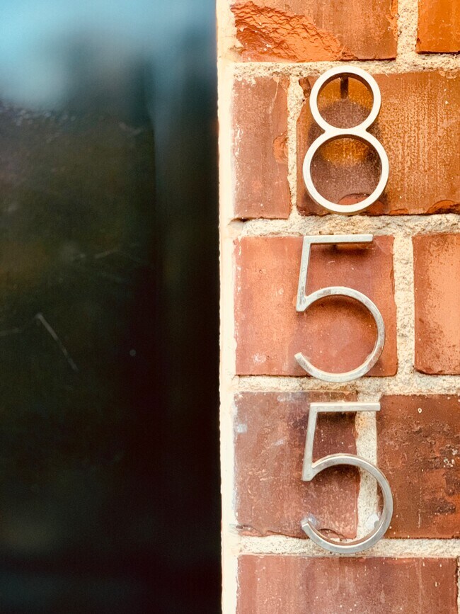 Building Photo - 855 N Pearl St