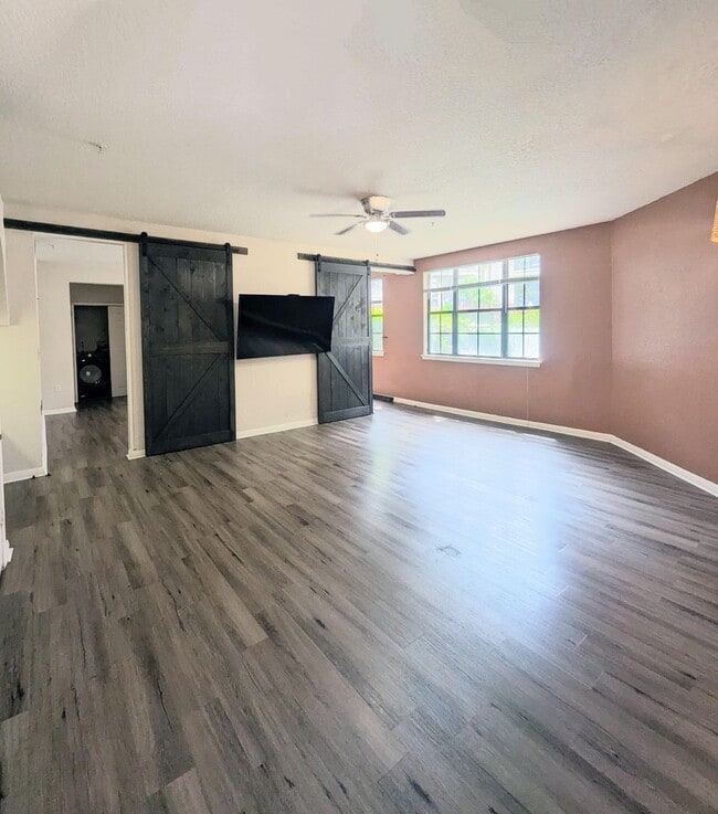 Building Photo - Must see! First floor, updates throughout! 902 square feet