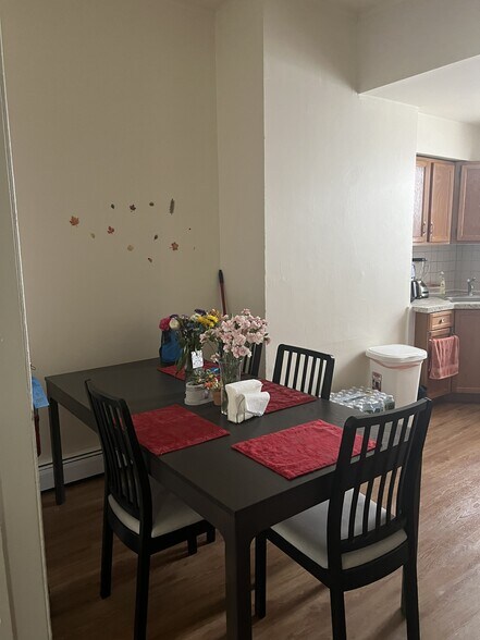 Building Photo - 52 Marlborough Ave