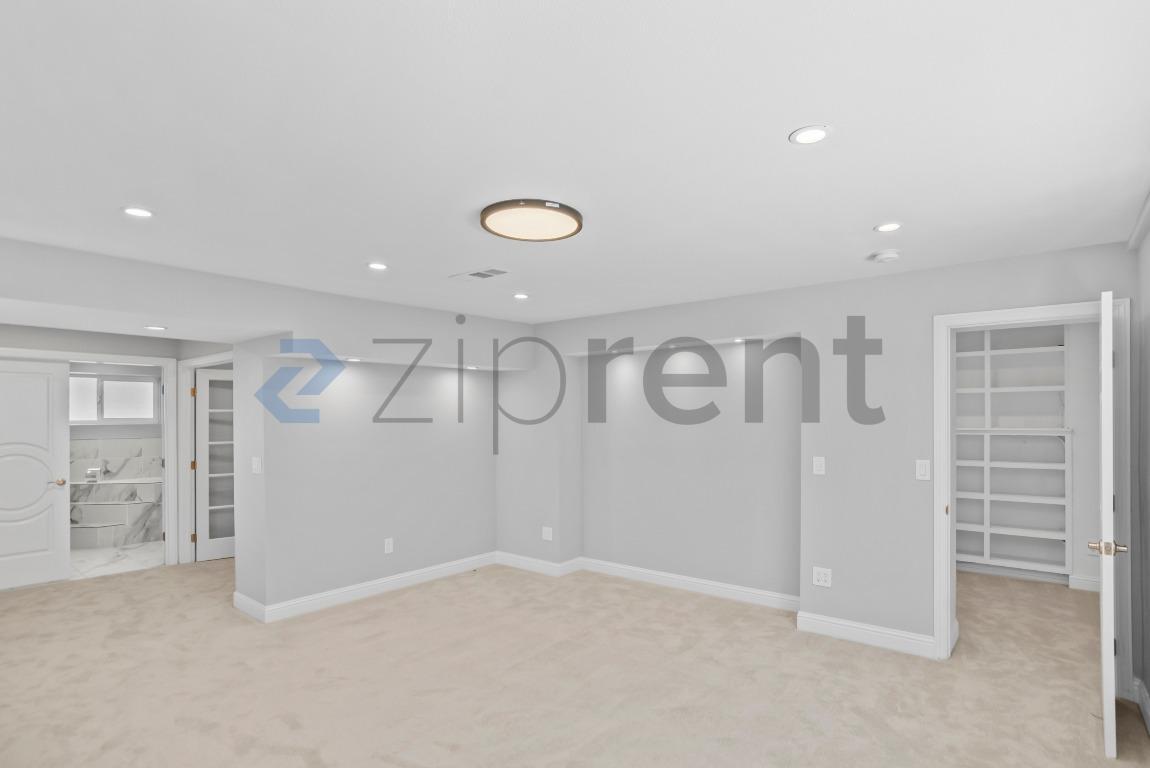 Building Photo - Unit