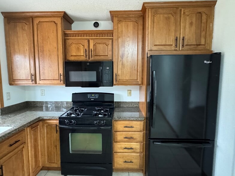 Building Photo - 4611 Scott St