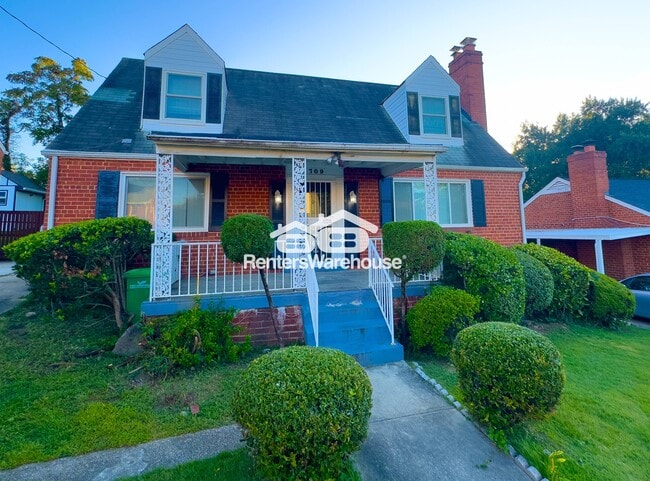 Primary Photo - 709 Sheridan St