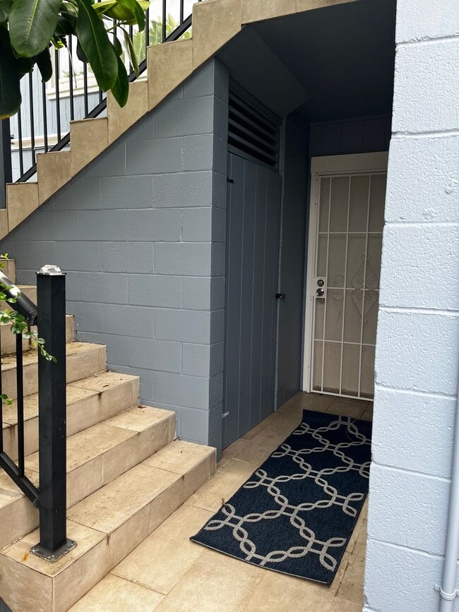 Building Photo - Kalihi Valley Modern Ohana Unit