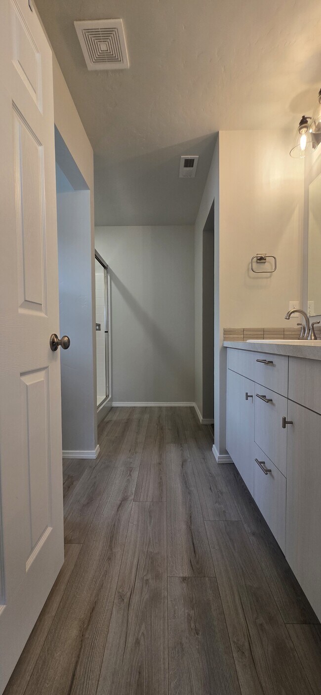 Building Photo - 2949 N Rocky Btm Wy