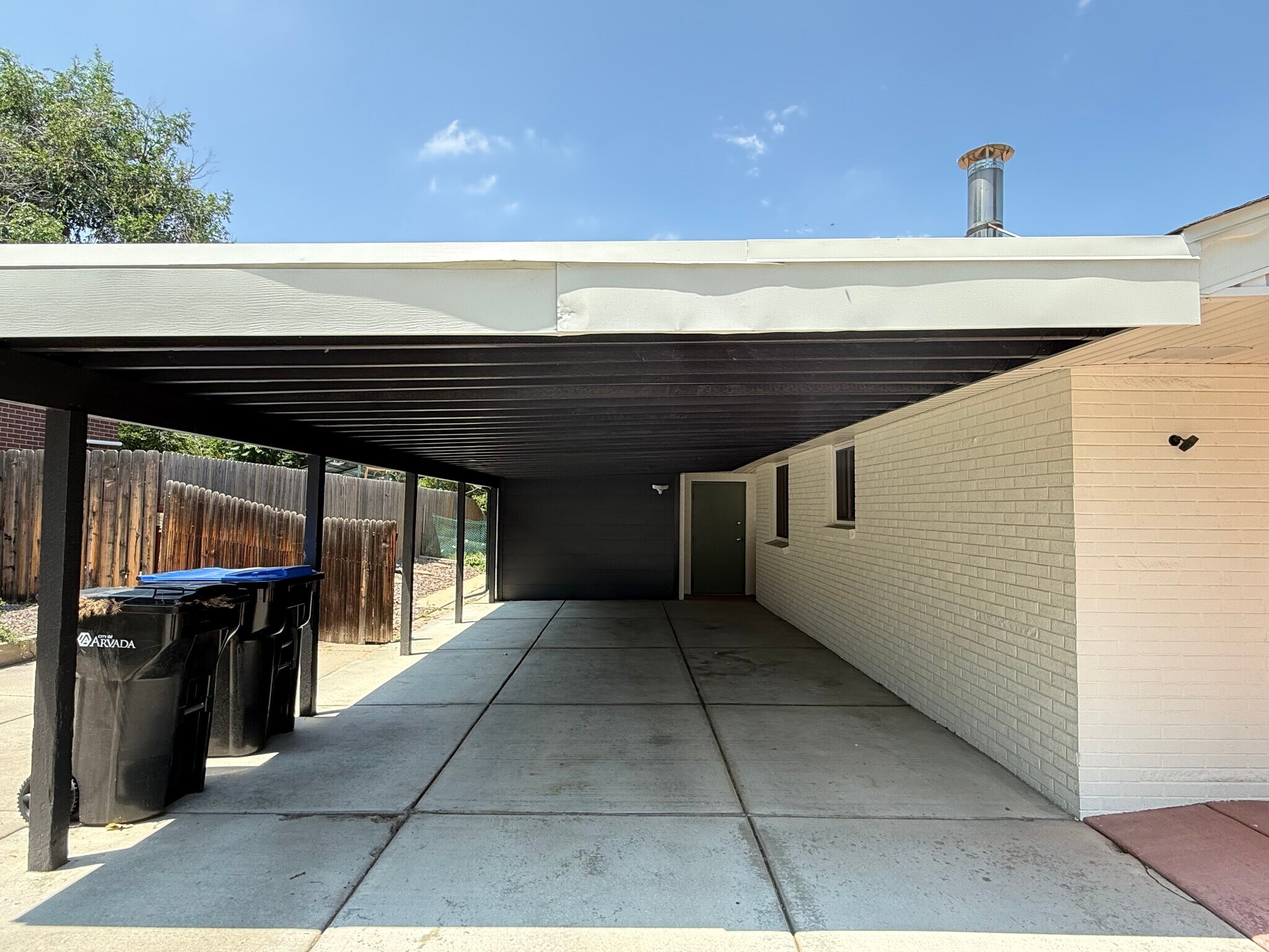 Building Photo - 6675 Fenton St