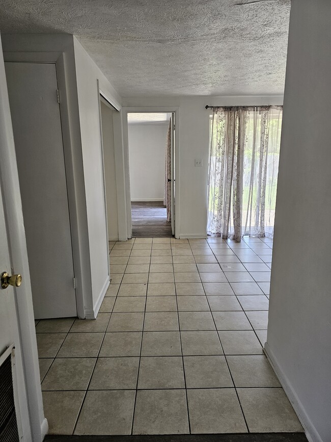 Building Photo - 818 Bradford Cir