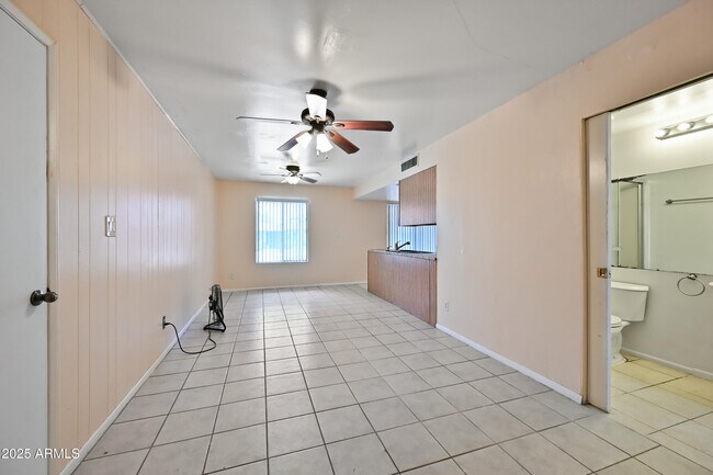 Building Photo - 8444 W Montecito Ave