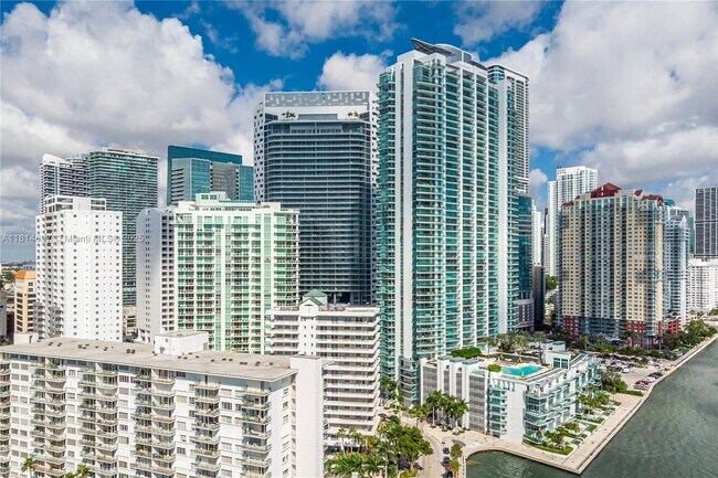 Building Photo - 1300 Brickell Bay Dr