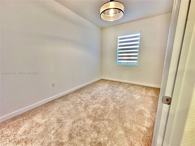 Building Photo - 114 SW 184th Ave