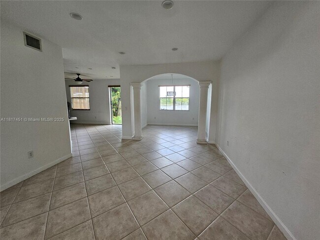 Building Photo - 17046 SW 39th Ct