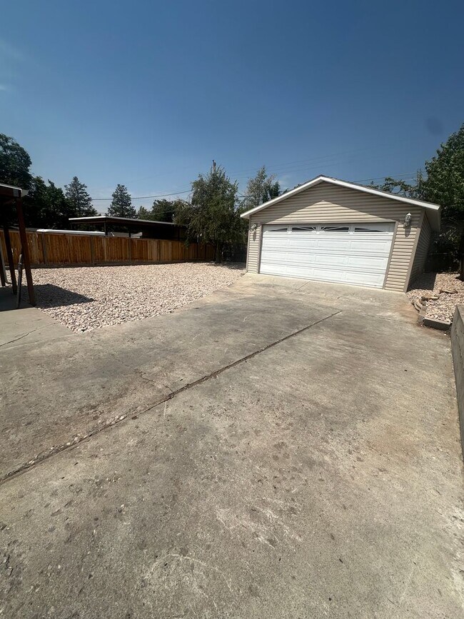 Building Photo - GET $500 OFF THE FIRST MONTHS RENT!!!!