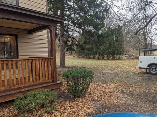 Building Photo - 3 BR Home Available Near Local Shopping