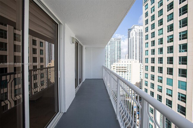 Building Photo - 1200 Brickell Bay Dr