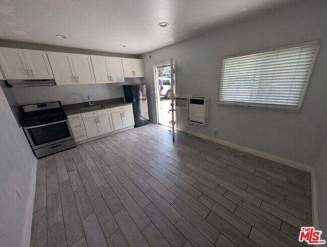 Building Photo - 5217 N Marmion Way