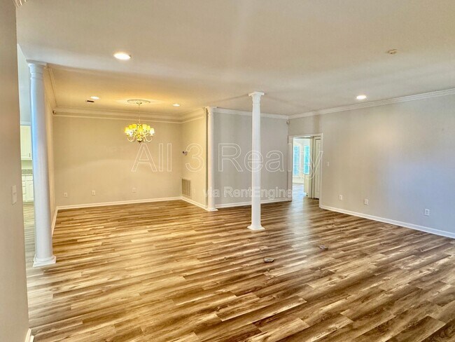 Building Photo - 113 River Chase Ct