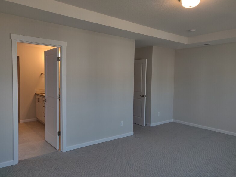 Master bedroom - 3893 SE 81st Ave