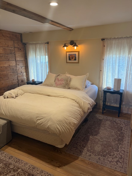 Building Photo - 613 Main St