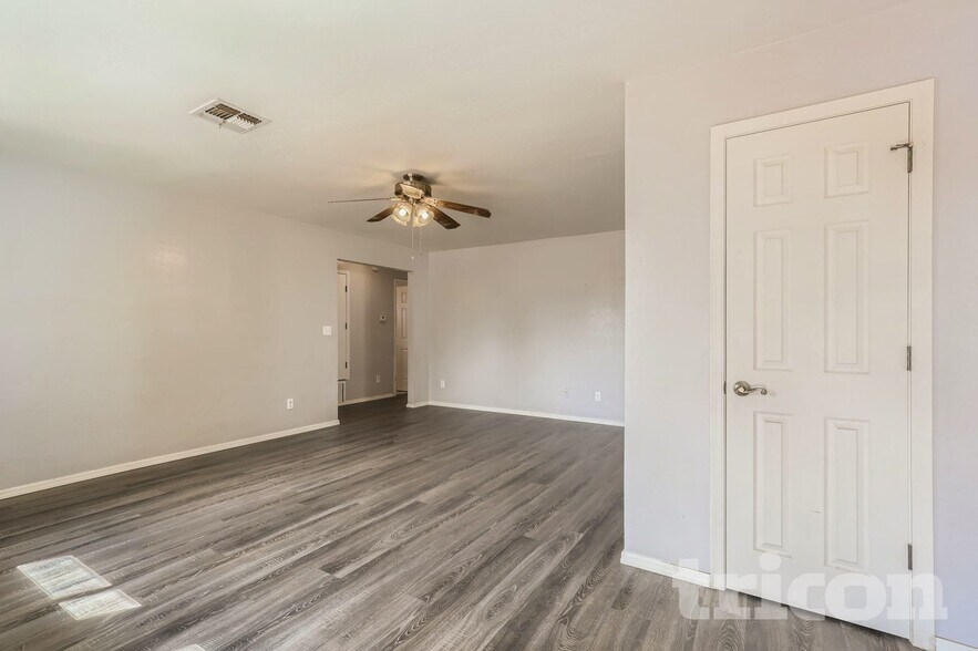 Building Photo - 3020 W Mariposa St