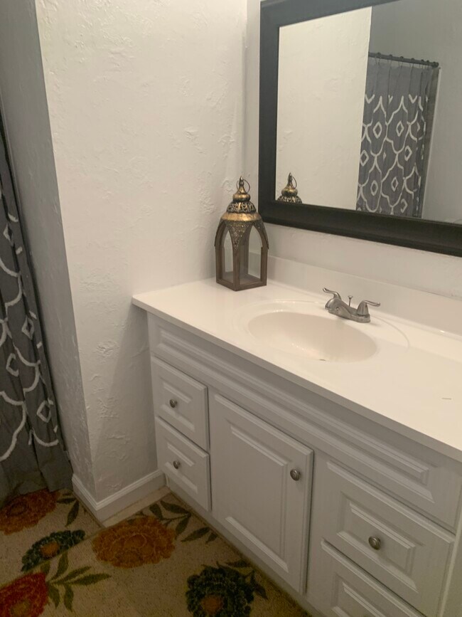 Building Photo - 3202 Alhambra Dr