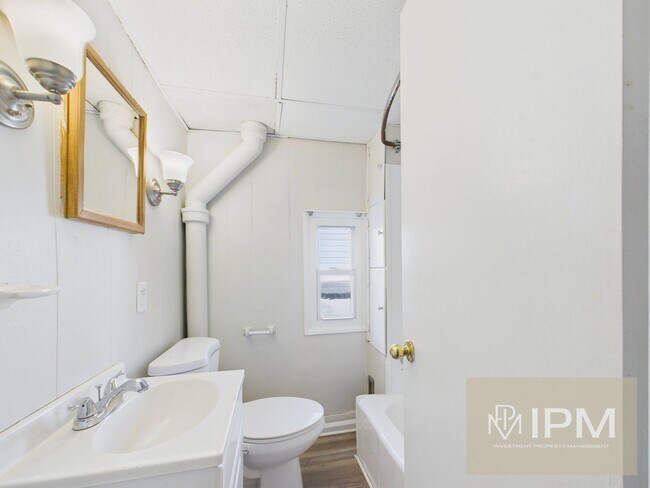 Building Photo - Charming 3 Bedroom, 1 Bath Home in York, Pa!