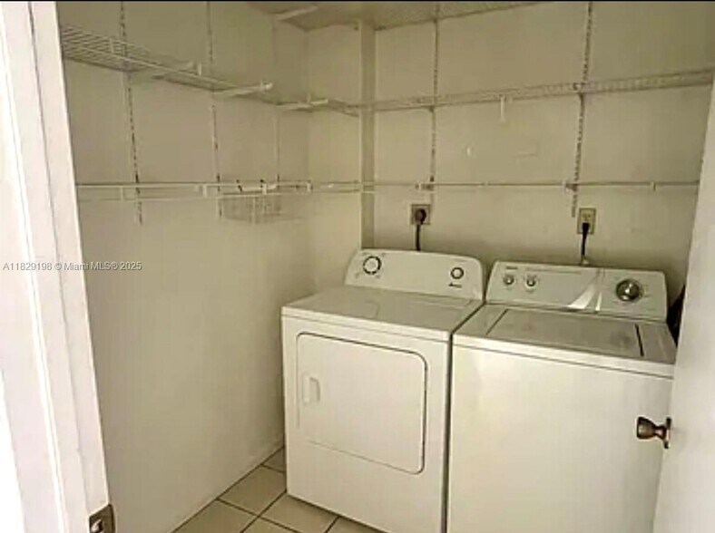 Building Photo - 2941 SW 87th Ave