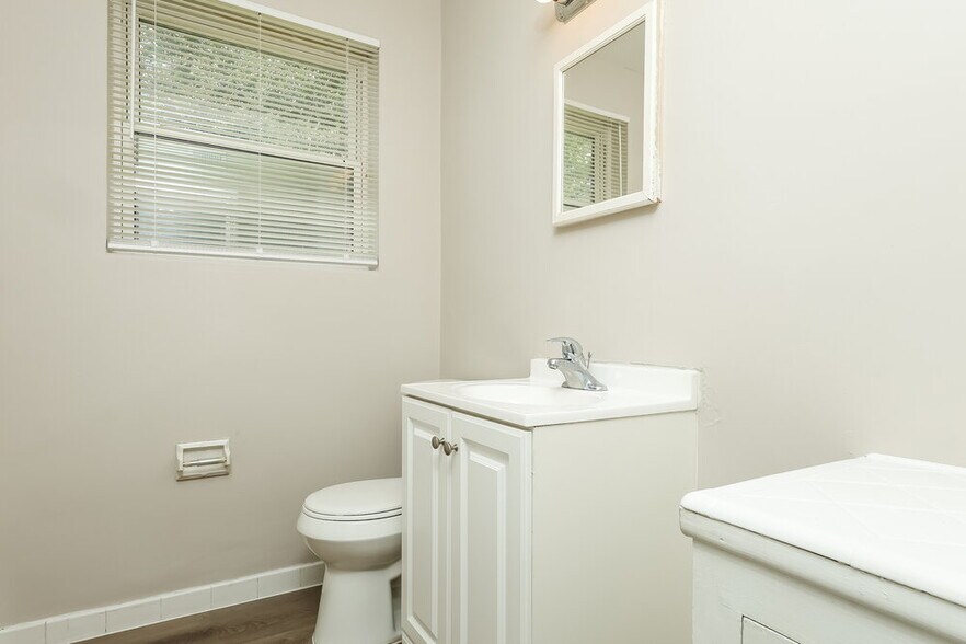 Building Photo - 5220 Seaspray Ave