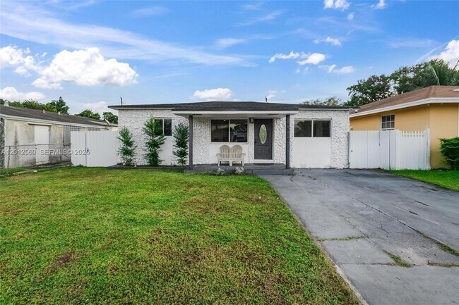 Building Photo - 4530 SW 25th St