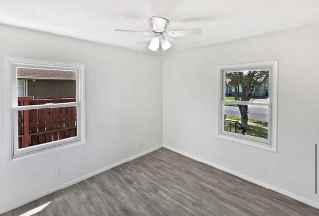 Building Photo - 5728 Hazelbrook Ave
