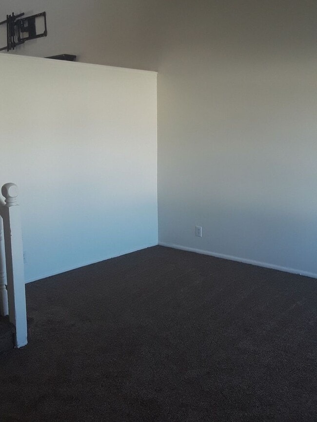 Building Photo - Spacious West Jordan Home w 2 car attached...