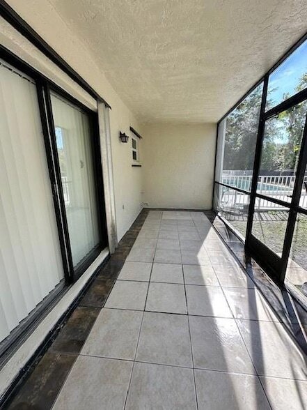 Building Photo - 3162 Coral Springs Dr