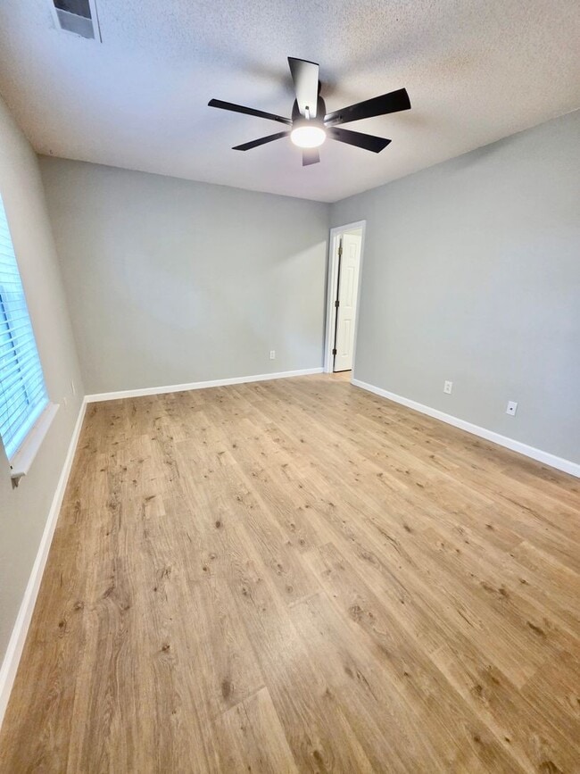 Building Photo - Charming 3 bedroom with fenced in yard - Tall Pines - Ladson