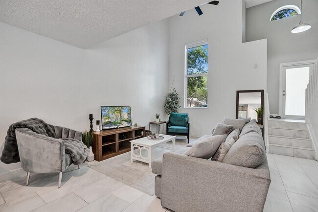 Building Photo - 9841 NW 9th Ct