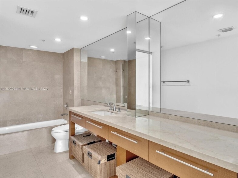 Building Photo - 650 West Ave