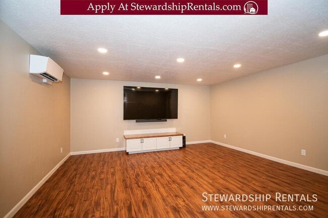 Building Photo - 1010 E 18th Ave