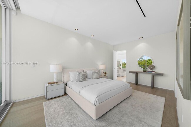 Building Photo - 1011 W 48th St
