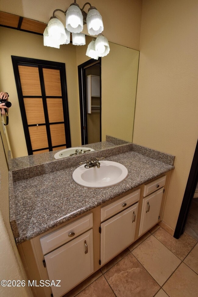 Building Photo - 814 N Crescent Ln