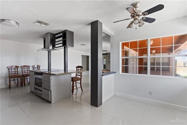 Building Photo - 3208 N Westgate Dr