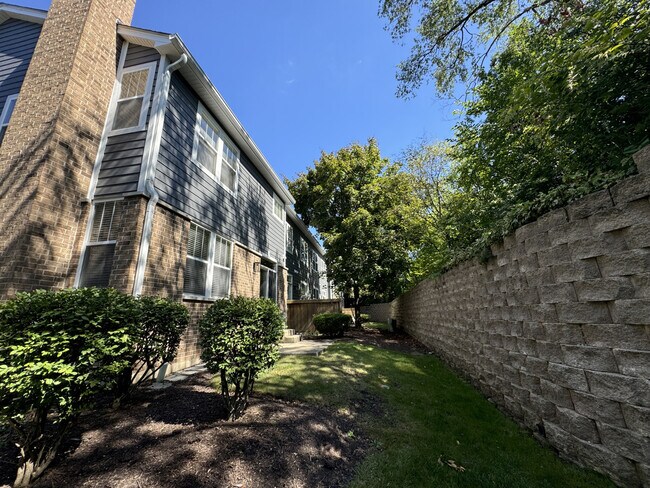 Building Photo - 74 Tanglewood Dr