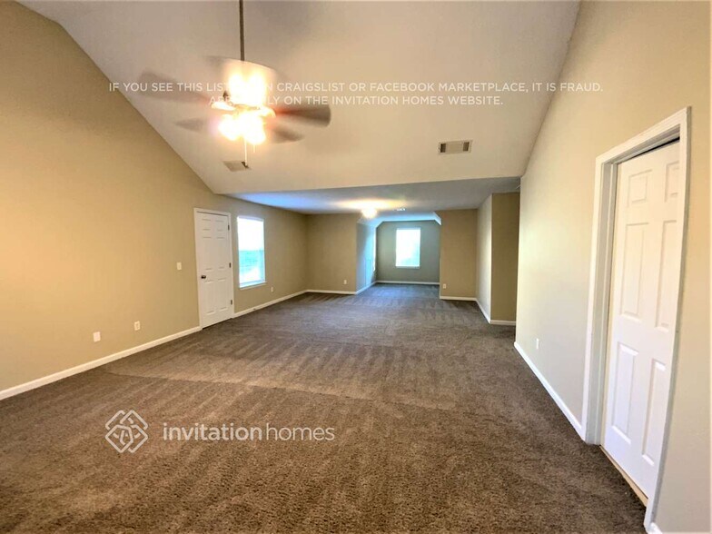 Building Photo - 261 Othello Dr