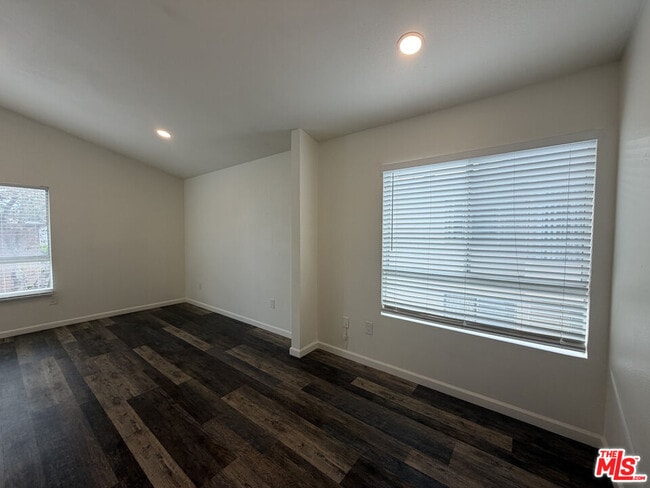 Building Photo - 1127 Glenville Dr