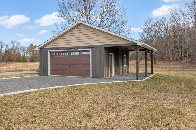 Building Photo - 177 White Schoolhouse Rd