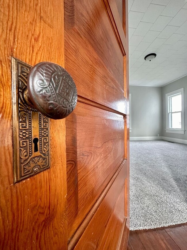 Building Photo - Updated 2-Bedroom Home with Modern Upgrade...