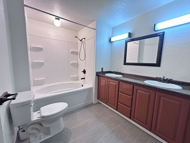 Building Photo - 1/3 OFF ONE MONTH RENT IF APPROVED AND MOVED IN BY 12/15