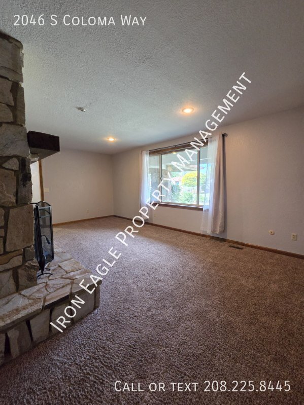 Building Photo - 2046 S Coloma Wy