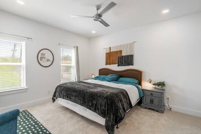 Building Photo - 719 Eleanor Ave