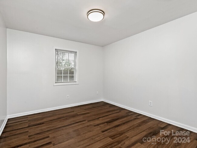 Building Photo - 2611 Holton Ave