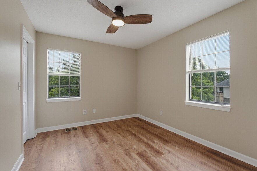 Building Photo - 515 Chesterfield Ave
